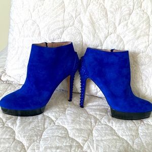 Blue Vince Camuto butts.Size 10B/40. Good condition. Blue